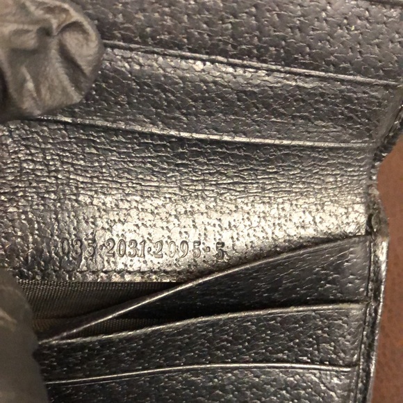 W GUCCI Black Lambskin Bifold Wallet with Silver G  Clasp Vintage - Picture 13 of 17